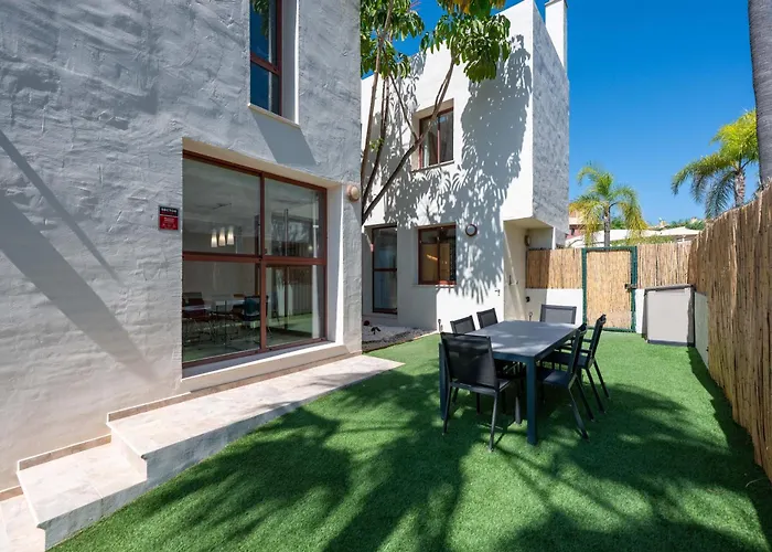 度假居 Serena Marbella - Luxury With Pool & Sea Views 埃斯特波纳