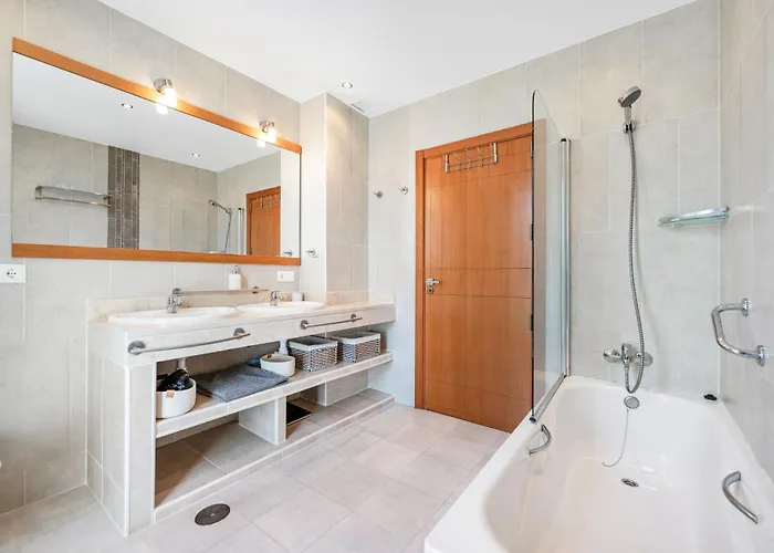 度假居 Serena Marbella - Luxury With Pool & Sea Views 埃斯特波纳